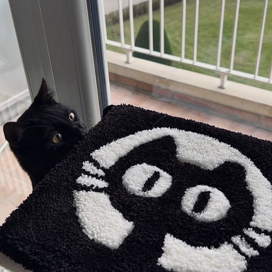 Tapis tuft&eacute; en forme de chat noir