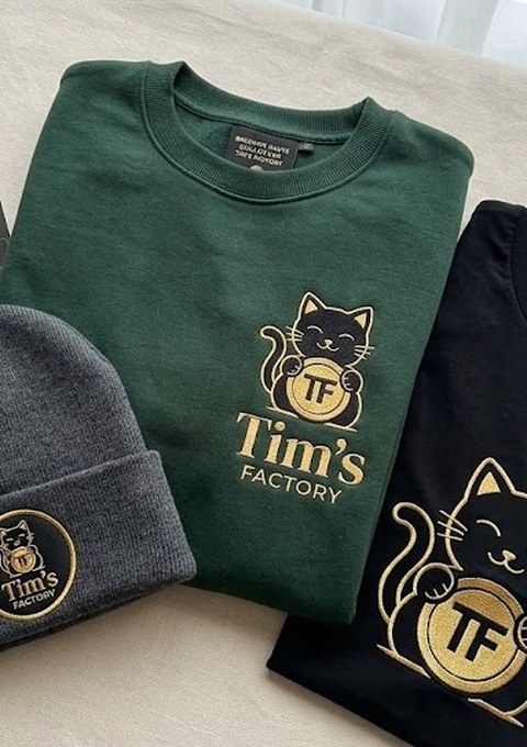 Sweat, t-shirt et bonnet brod&eacute;s Tim's Factory